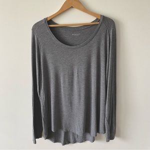 Reitmans Essentials light heathered grey scoop long sleeve t-shirt size large